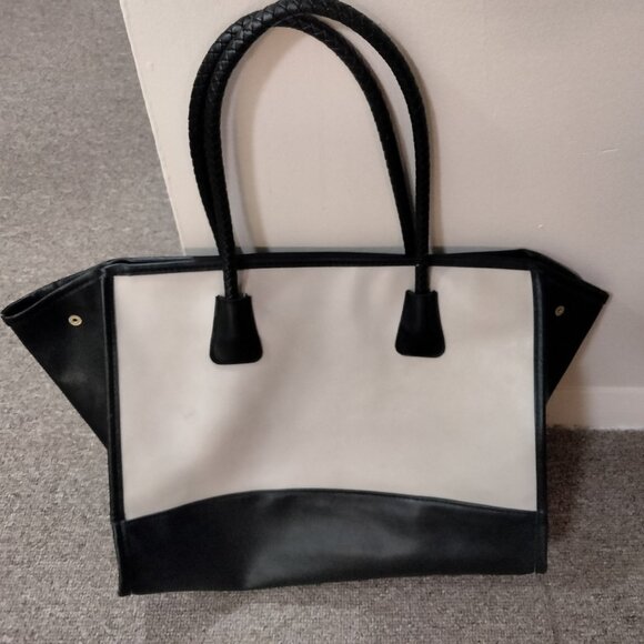 Pocketbooks - Picture 1 of 5